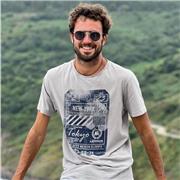 Docente di italiano e latino impartisce lezioni di latino per il liceo classico, scientifico e linguistico